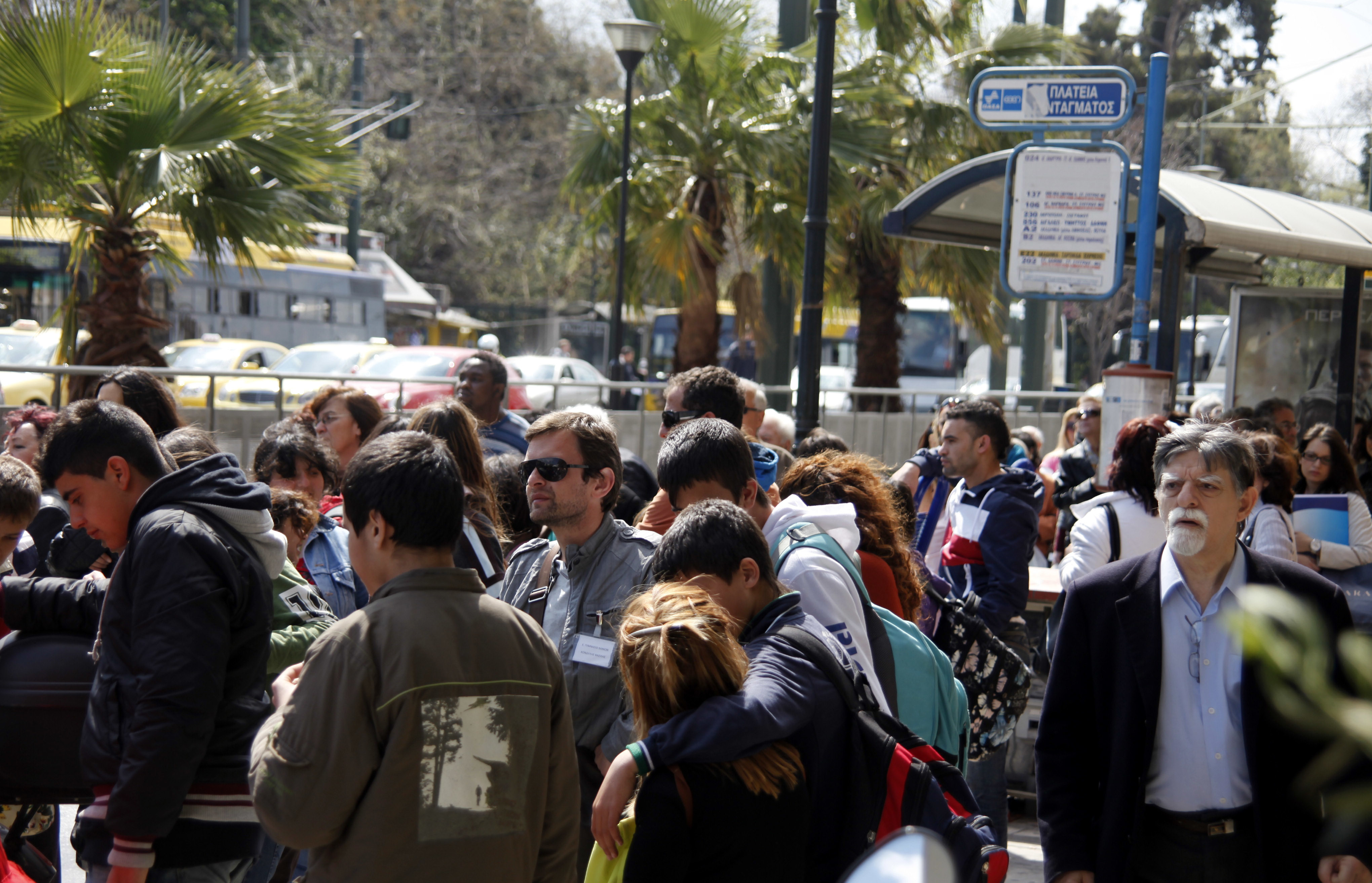 Χάος στον ιδιωτικό τομέα με μειωμένους μισθούς έως 23% – Ξέφρενοι ρυθμοί στην μαύρη εργασία – “Λάστιχο” οι συμβάσεις εργασίας