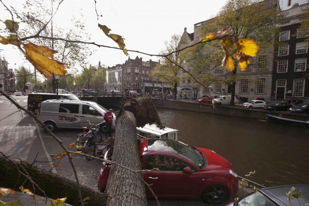 Έφτασαν τους 13 οι νεκροί από την κακοκαιρία στη βόρεια Ευρώπη