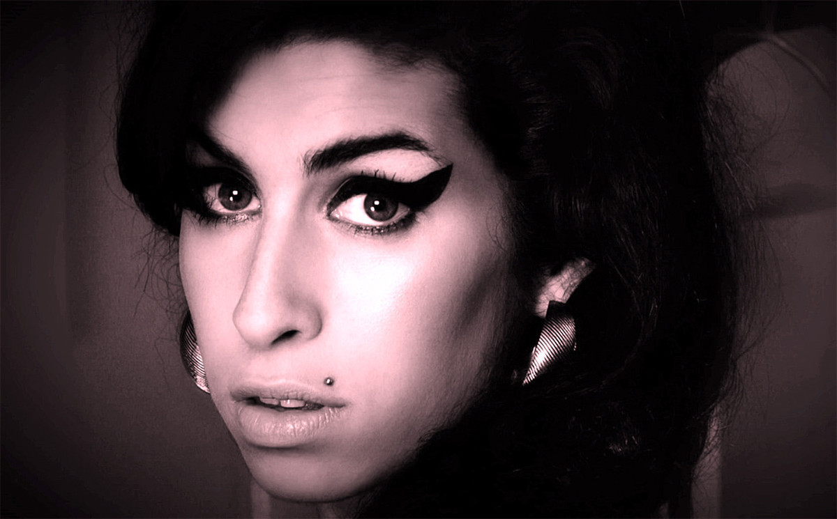 Η Amy Winehouse θα μας στοιχειώσει ξανά αυτό το καλοκαίρι