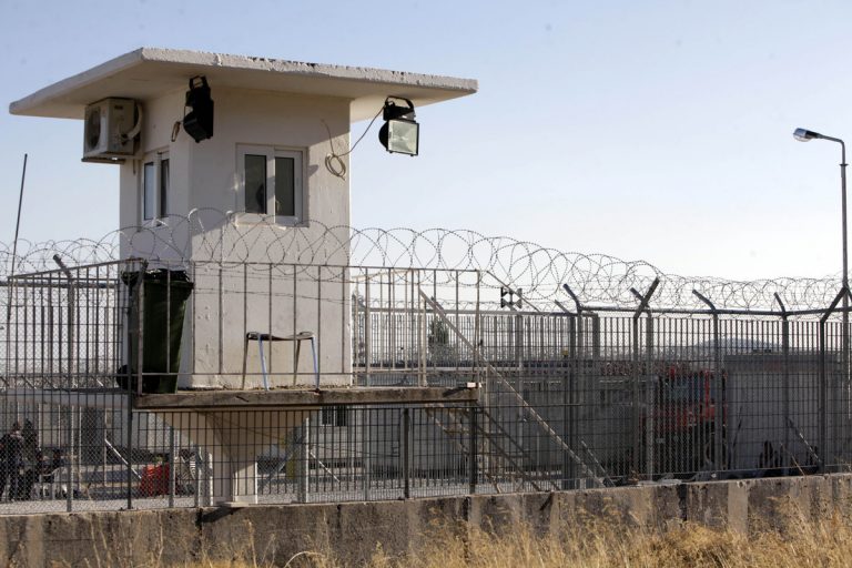 Φτιάχνουν φυλακές για τους παράτυπους μετανάστες