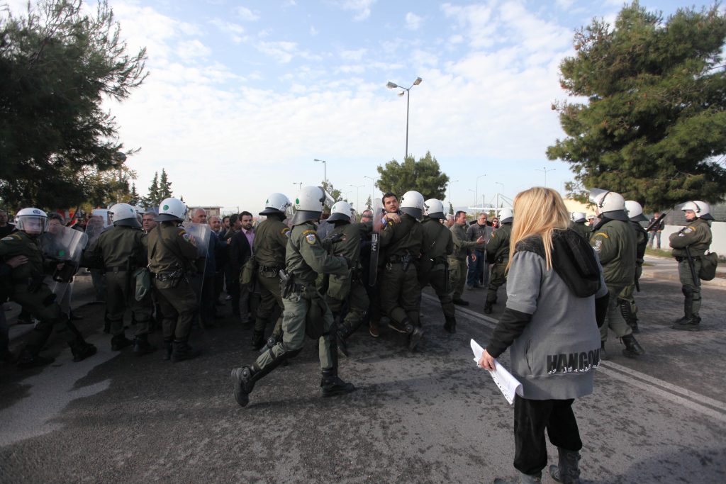 Ένταση με τα ΜΑΤ στην Αμυγδαλέζα