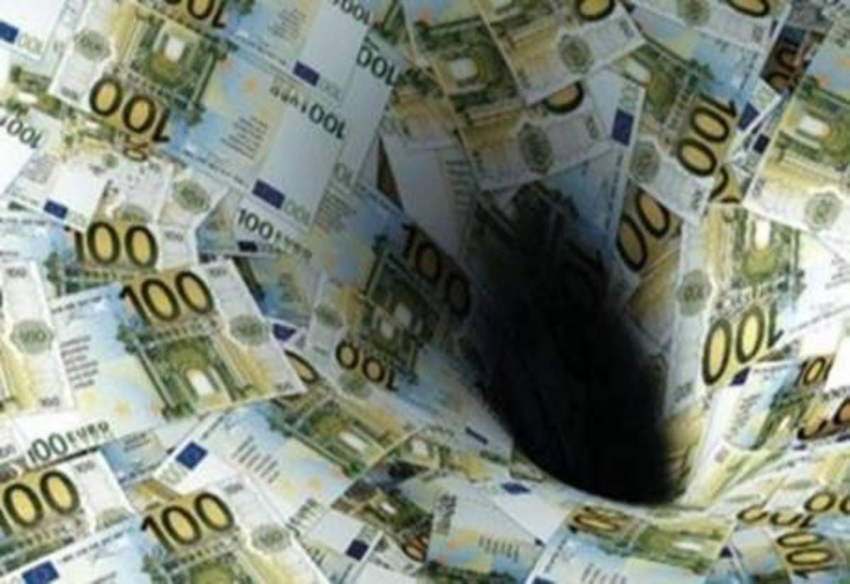 Τα capital controls τσάκισαν τον προϋπολογισμό – Λείπουν 4 δισ. ευρώ