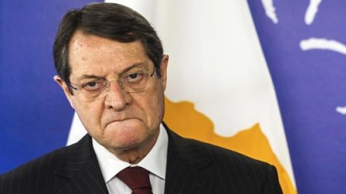 Λύγισε από συγκίνηση ο Πρόεδρος Αναστασιάδης αποχαιρετώντας τον Γλαύκο Κληρίδη