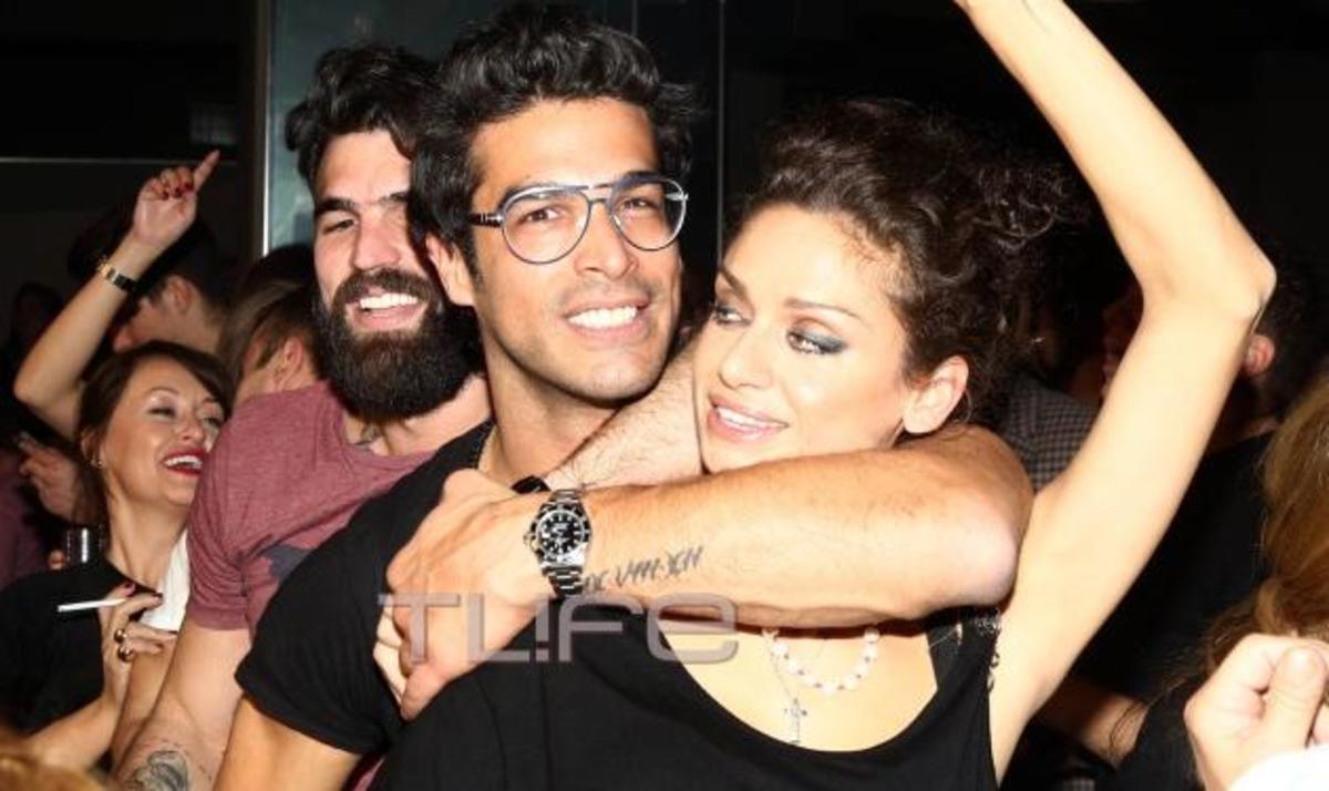 Νίκος Αναδιώτης: Φιλάει τρυφερά τη σύζυγό του Βασιλική!