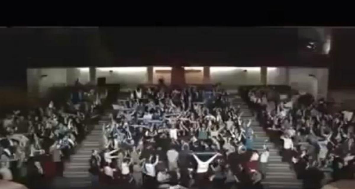 ΑΠΙΣΤΕΥΤΟ διαφημιστικό βίντεο φάρσα! To “Μέγαρο” μετατρέπεται σε γήπεδο!