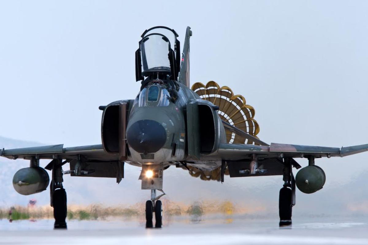 Αποσύρονται τα αναγνωριστικά RF-4E της Π.Α. – Ποιός θα αναλάβει την αποστολή τους;
