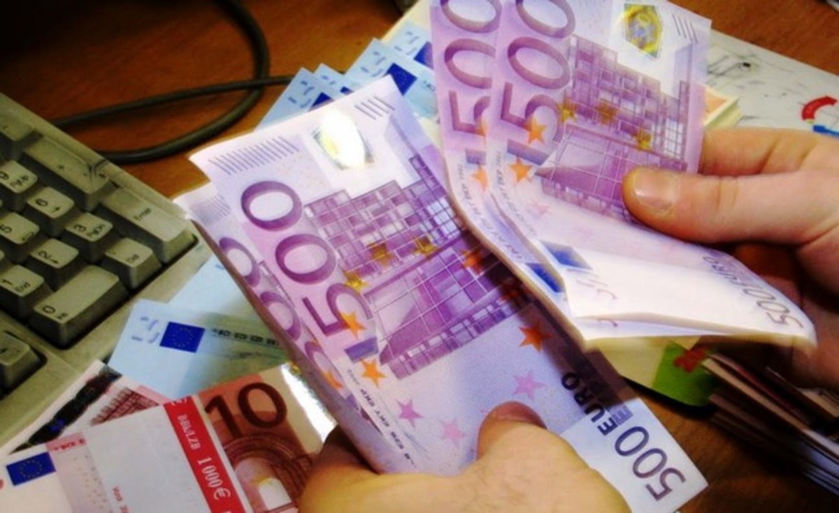 Πέταξαν από τις ελληνικές τράπεζες 2 δις ευρώ