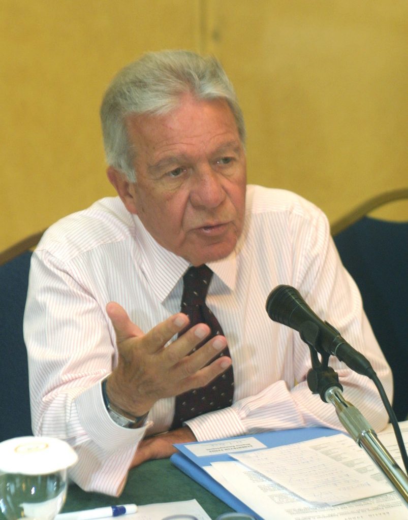 Πέθανε ο Νίκος Αναλυτής