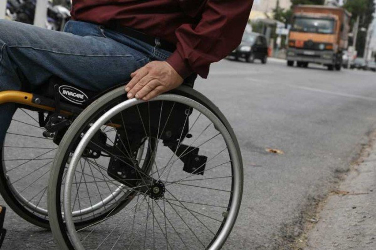 Τρίκαλα: Φίμωσαν και λήστεψαν ανάπηρο πολέμου!