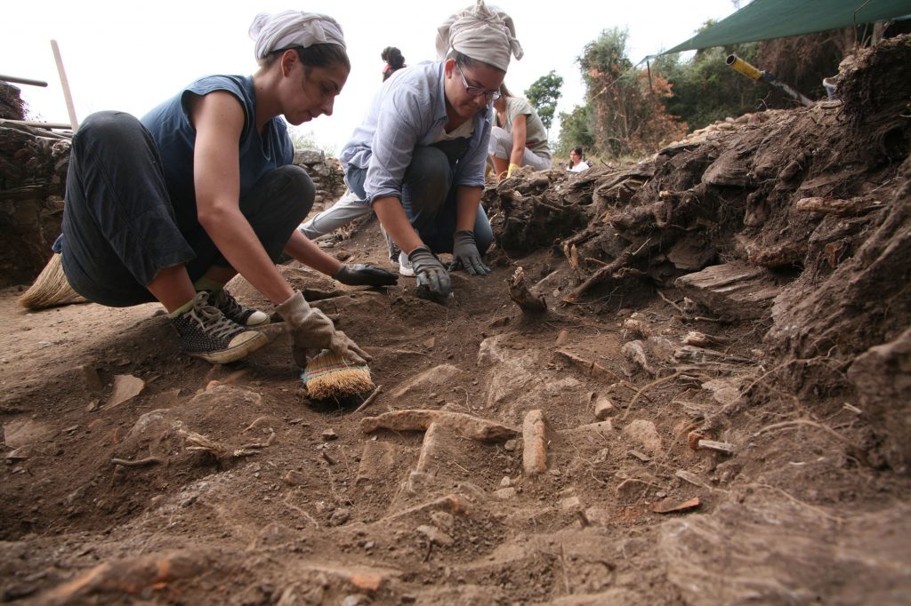 Ανασκαφές αρχαιολόγων στα Αστέρια της Γλυφάδας
