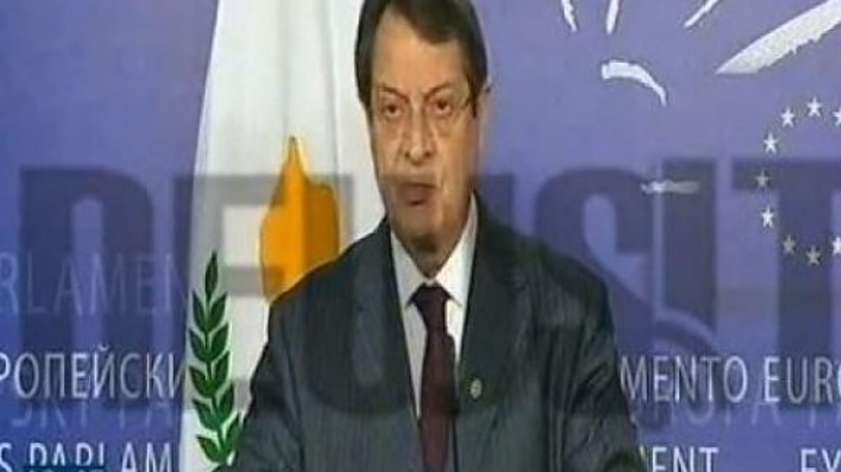 Ο Πρόεδρος δέσμευσε τον Σούλτς ότι η ΕΕ θα βάλει το χέρι πιο βαθιά στην τσέπη για την Κύπρο (VIDEO)