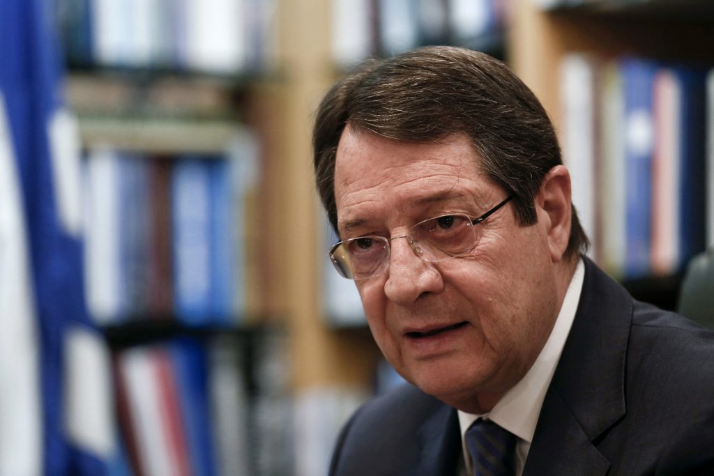 Αναστασιάδης στους Financial Times: Χρειαζόμαστε άμεσα οικονομική στήριξη