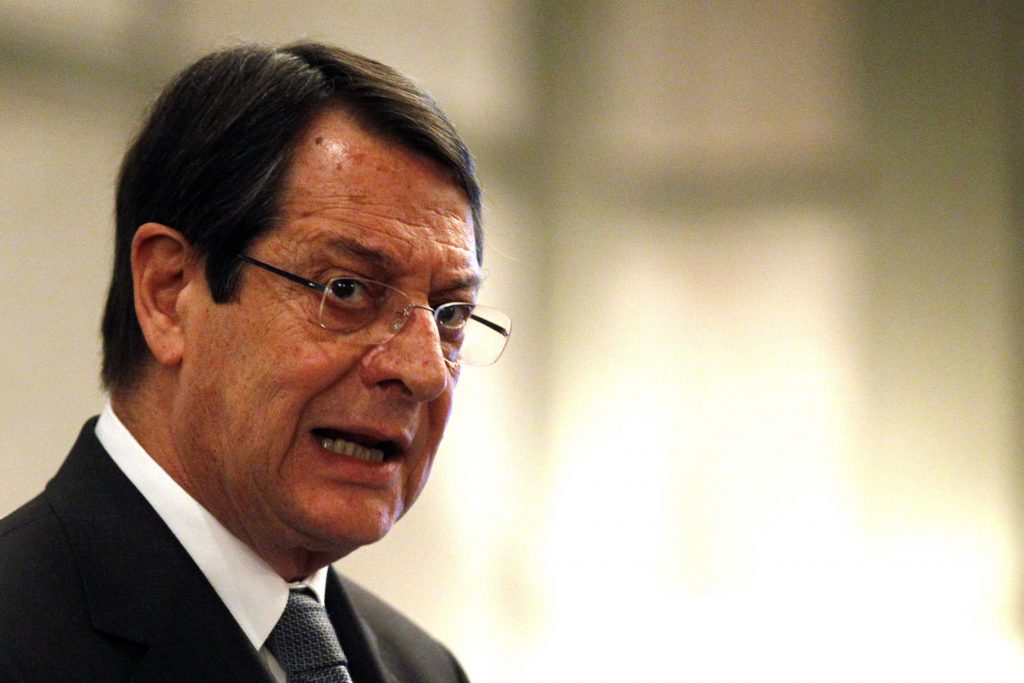 Προκαλεί η Hurriyet Daily News: Ο Αναστασιάδης είναι ένας αλκοολικός που εκνευρίζεται όταν δεν βρίσκει το αγαπημένο του ουίσκι!