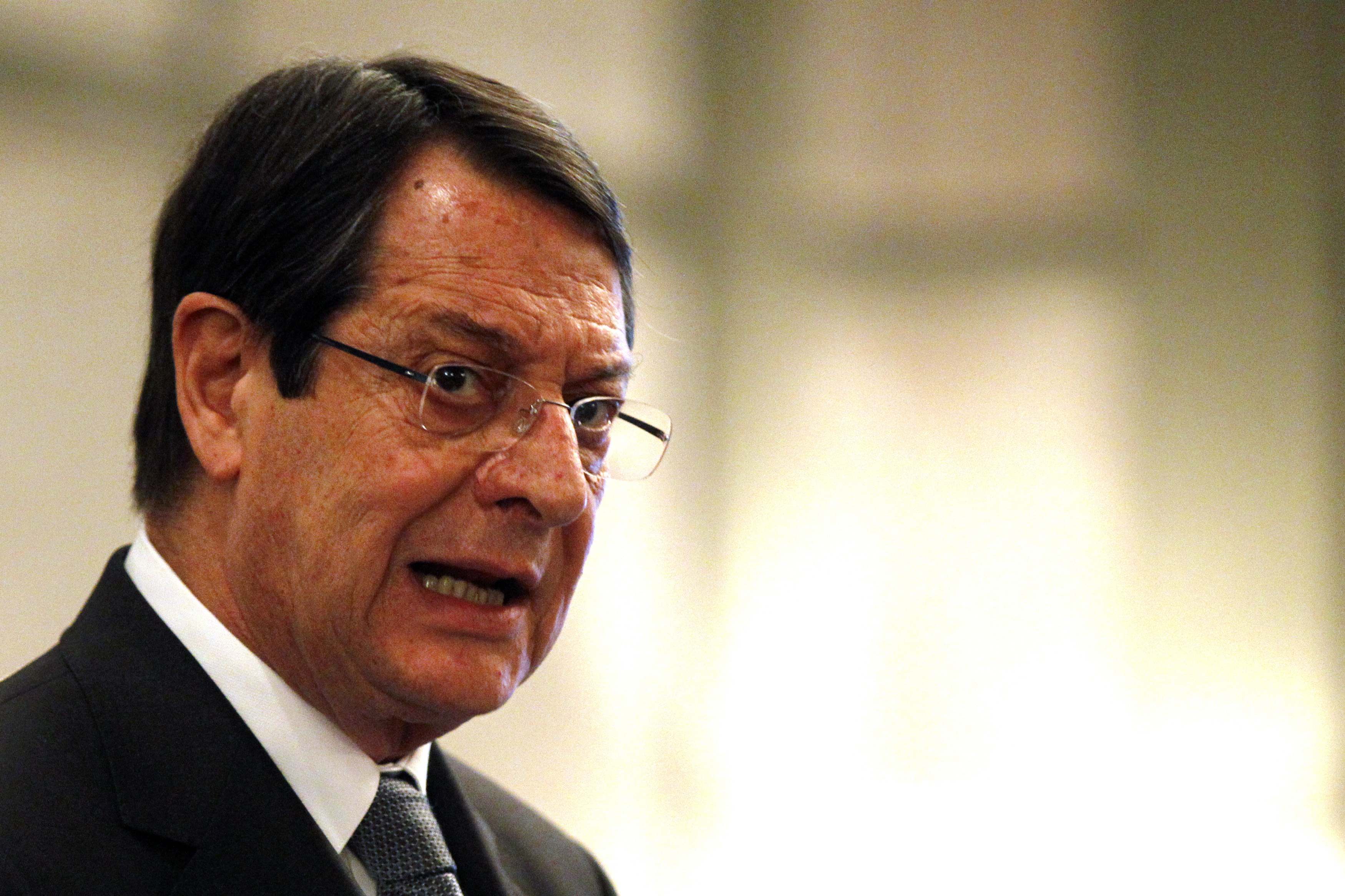 Προκαλεί η Hurriyet Daily News: Ο Αναστασιάδης είναι ένας αλκοολικός που εκνευρίζεται όταν δεν βρίσκει το αγαπημένο του ουίσκι!