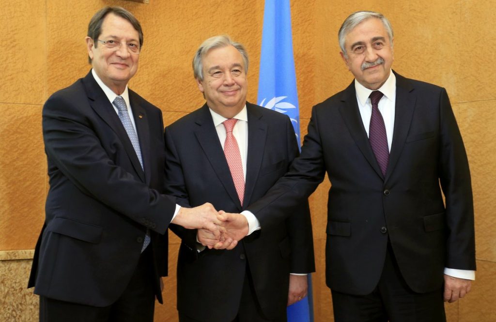 Τορπιλίζει το Κυπριακό ο Ακιντζί! Τελεσίγραφο στον Αναστασιάδη