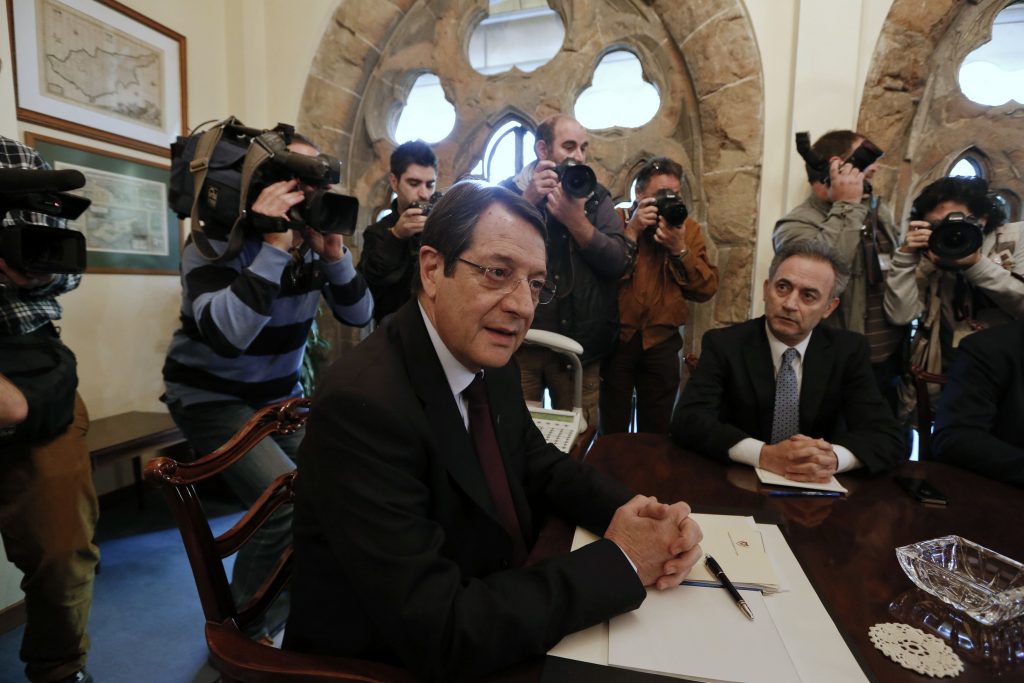 Συμφωνία για τη διάσωση της Κύπρου με τις ευλογίες του Eurogroup – Με «κούρεμα» καταθέσεων σώζονται τράπεζα Κύπρου και ταμεία Πρόνοιας