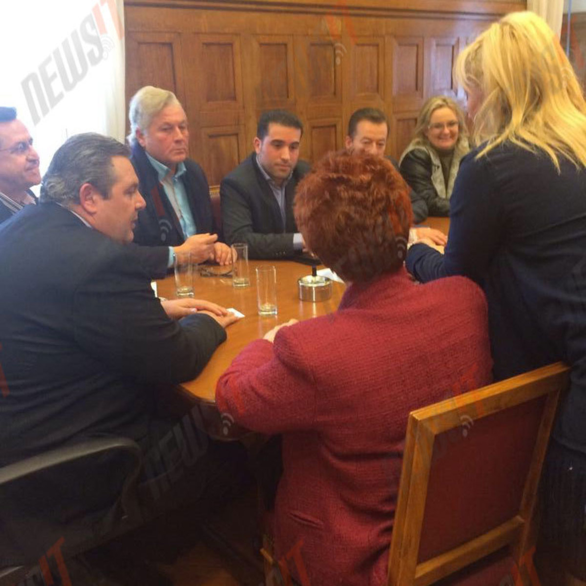 Μάζεψαν τα κινητά των ΑΝΕΛ για να μην διαρρεύσει το όνομα του Προέδρου!