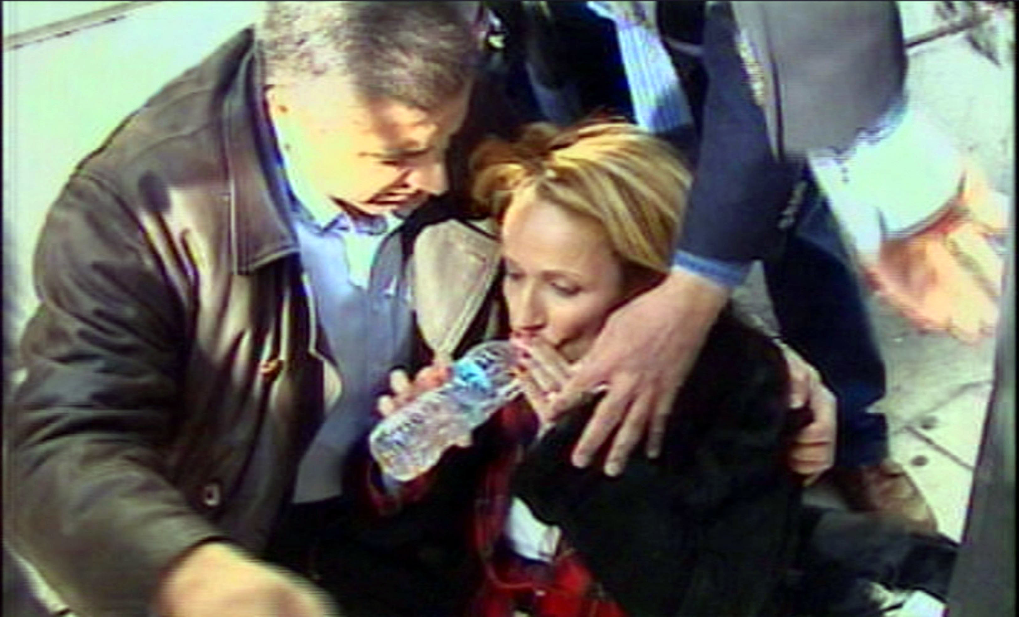 Βγήκε απο το νοσοκομείο η γιατρός που χτύπησαν τα ΜΑΤ- Τι είπε στο NewsIt