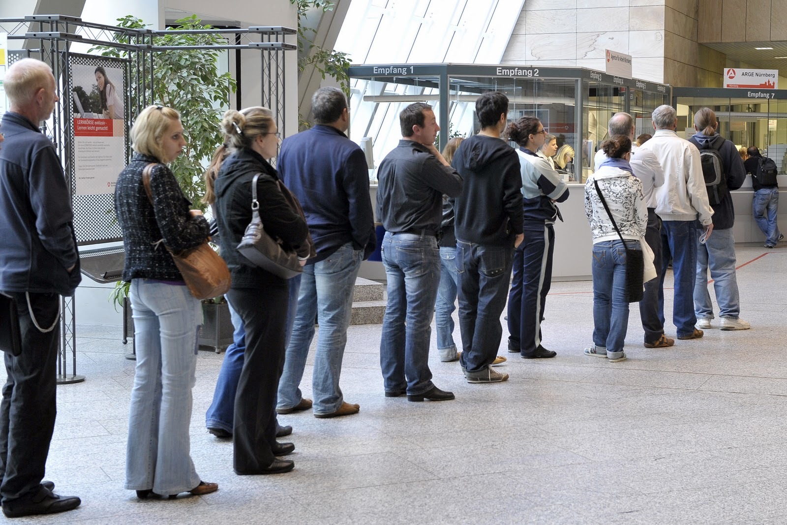 Άνοδος της ανεργίας σε Γερμανία και Ιταλία