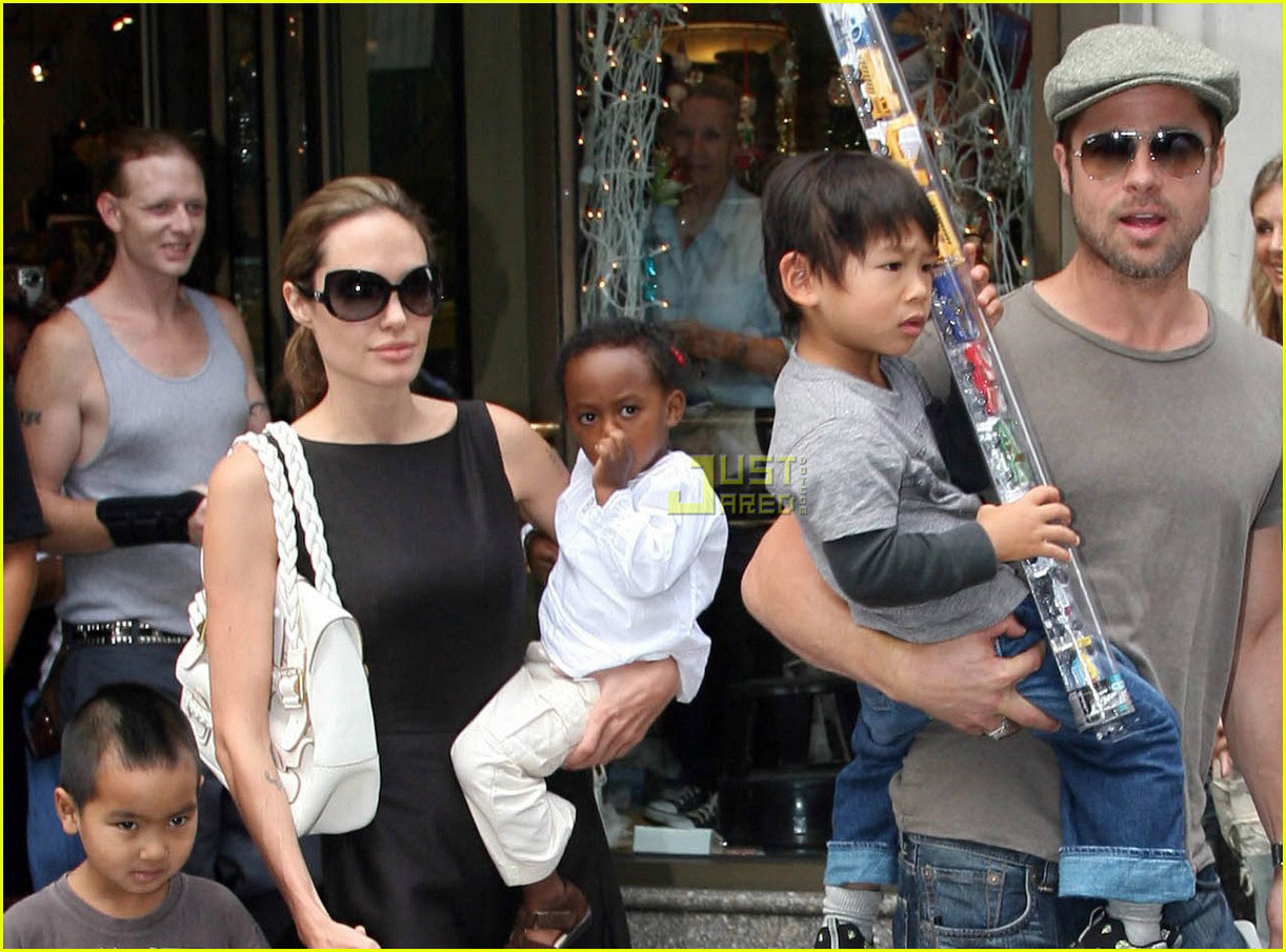 Brangelina: Έδωσαν 100.000 δολάρια για τα παιδιά!