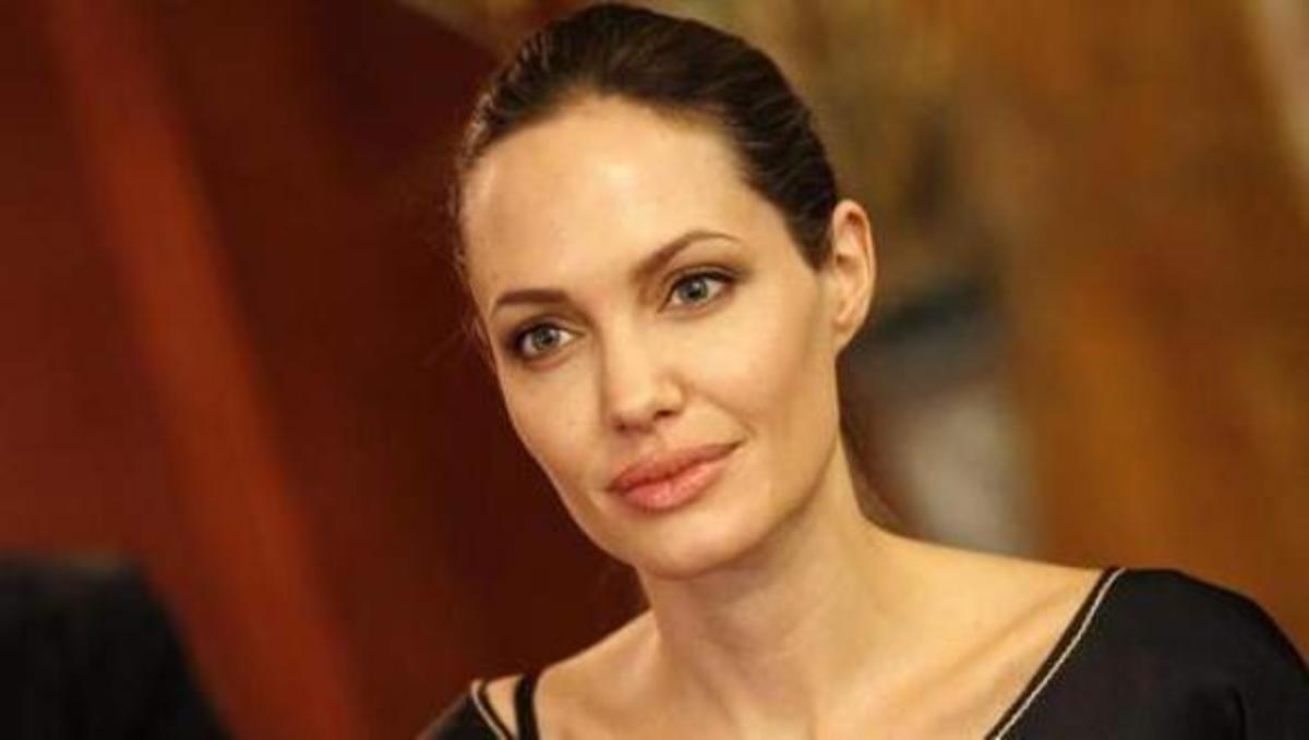 H Angelina Jolie στα δημοφιλή θέματα του Twitter!