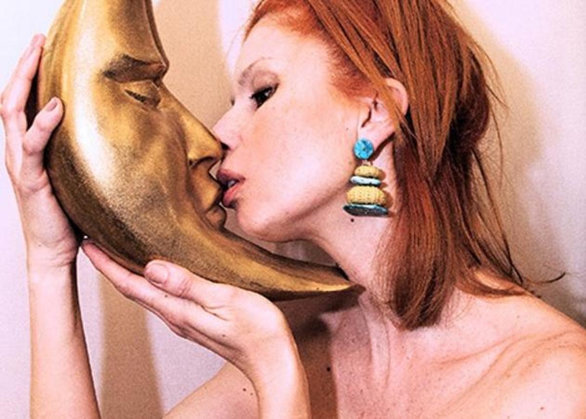 Άντζυ Ανδριτσοπούλου: H σέξι και… ανατρεπτική φωτογράφιση με κοσμήματα του Μάριου Βουτσινά!