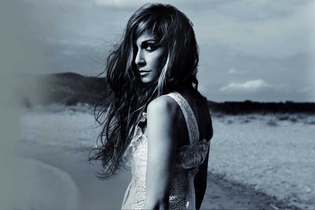 Ποιος ηθοποιός από το “Πίσω στο σπίτι” θα παίξει στο επόμενο video clip της Άννας Βίσση;