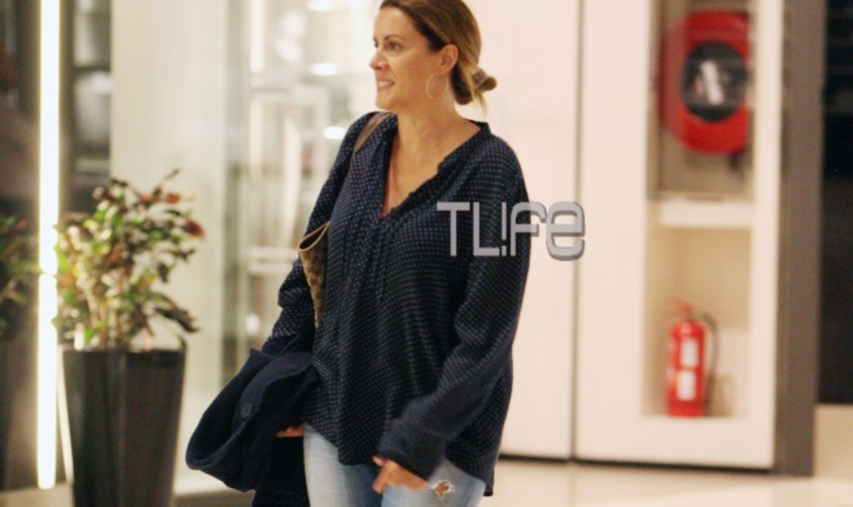 Άννα Δρούζα: Με casual look κι αμακιγιάριστη στα βόρεια προάστια! Φωτογραφίες