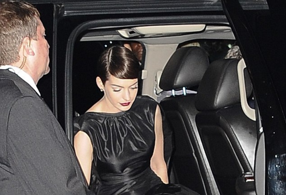 H Anne Hathaway πήγε χωρίς εσώρουχο στην πρεμιέρα του Les Misérables!