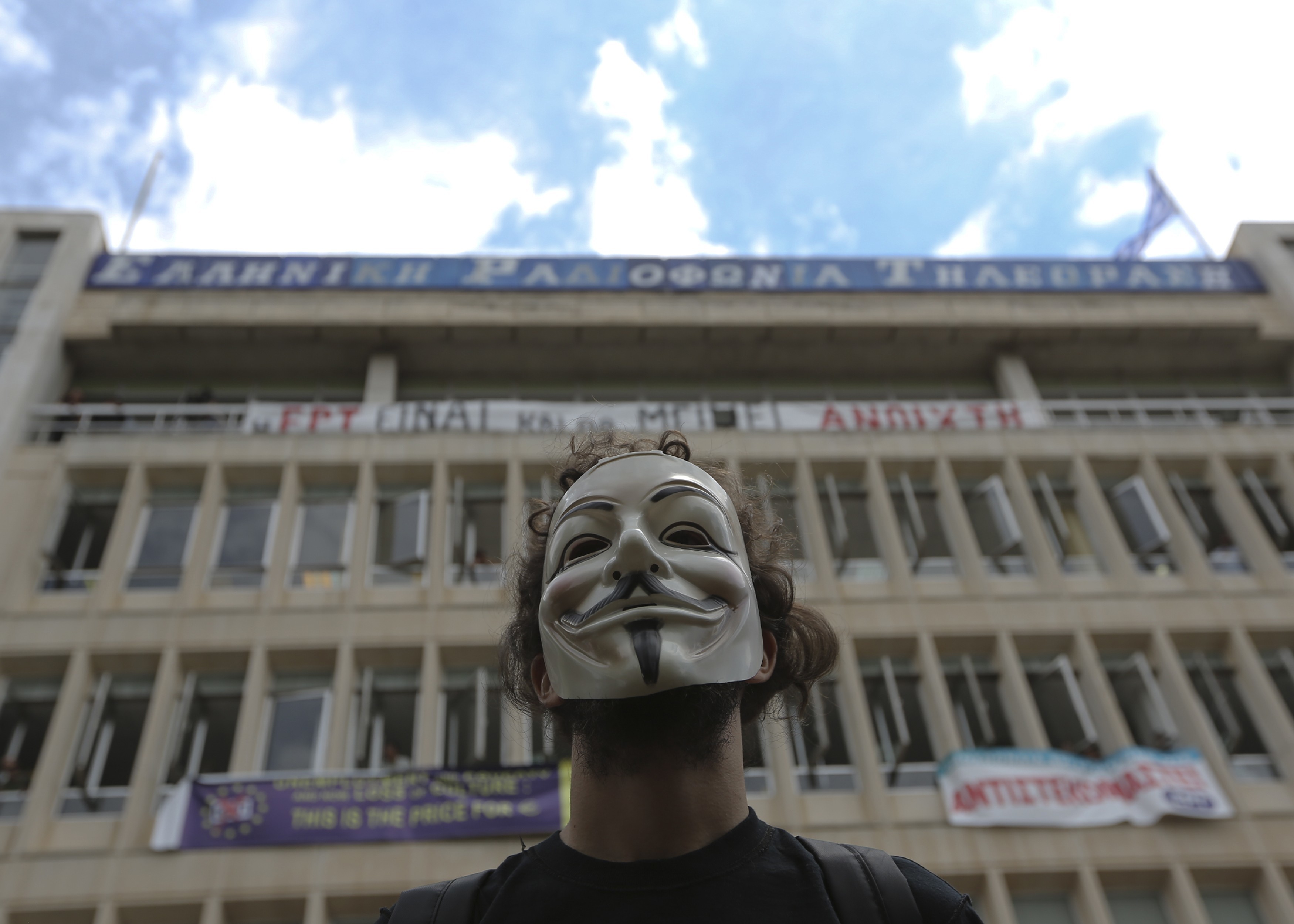 Οι Anonymous «χτύπησαν» τη Βουλή; Συναγερμός από προκήρυξή τους