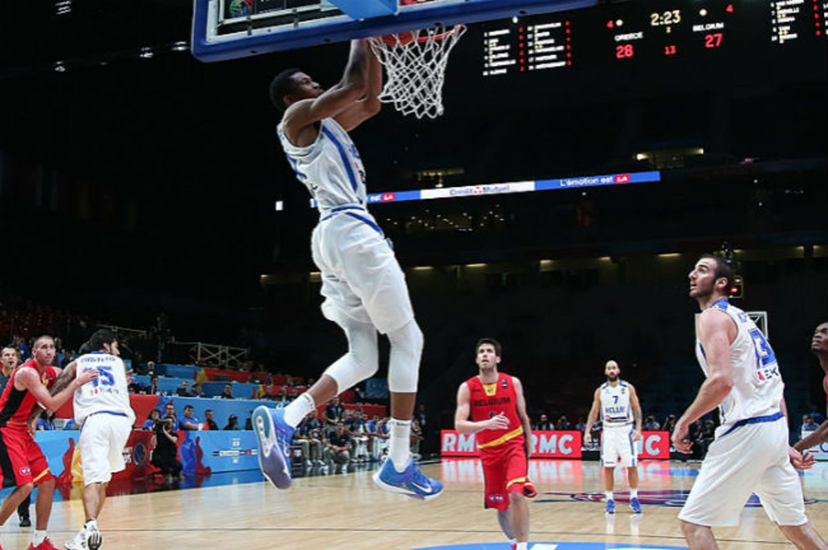 Eurobasket 2015: “Πέταξε” στην κορυφή του Top 5 ο Αντετοκούνμπο (VIDEO)