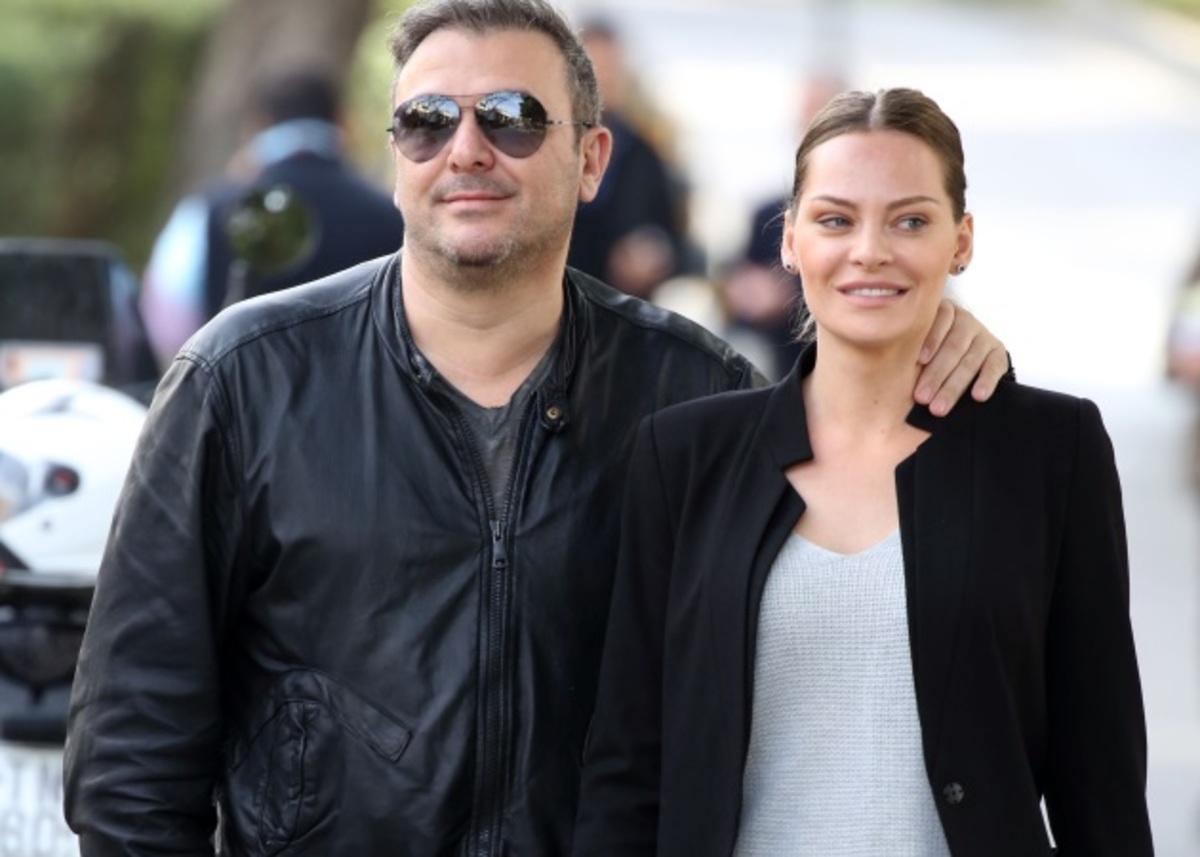 Υβόννη Μπόσνιακ: Έβγαλε selfie στην αγκαλιά του Αντώνη Ρέμου!