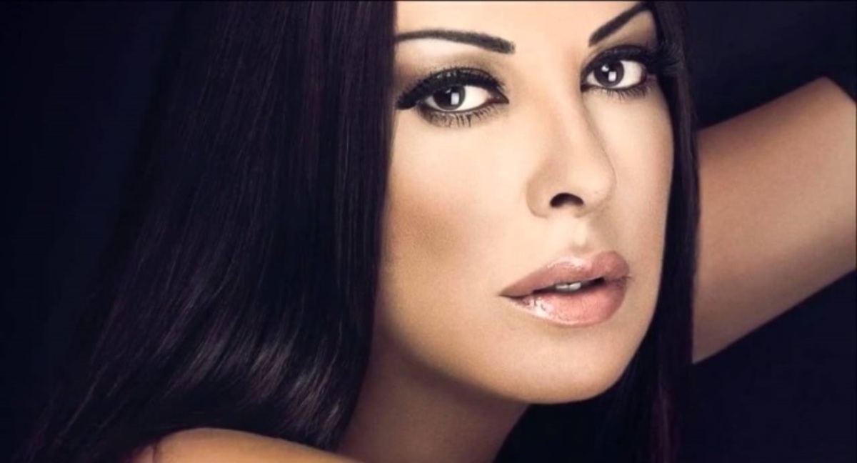 Γνωστή τραγουδίστρια: «Η Άντζελα Δημητρίου έλεγε ότι πρέπει να είμαι η καθαρίστρια της»