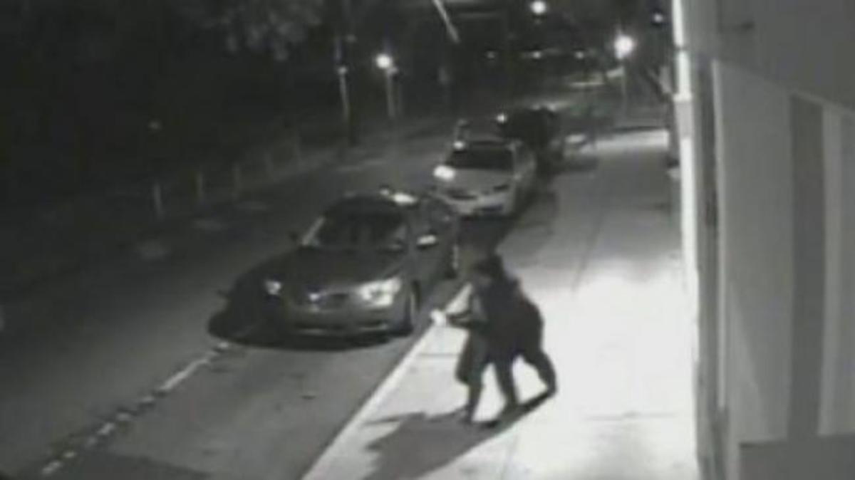 Απήγαγε την πρώην κοπέλα του από το χώρο εργασίας της! Πήδηξε από το αυτοκίνητο για να σωθεί!