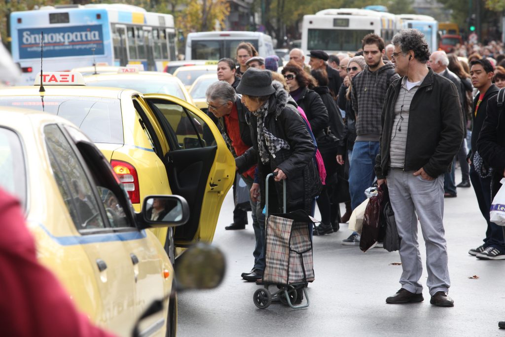 Στάσεις εργασίας σε λεωφορεία και τραμ σήμερα