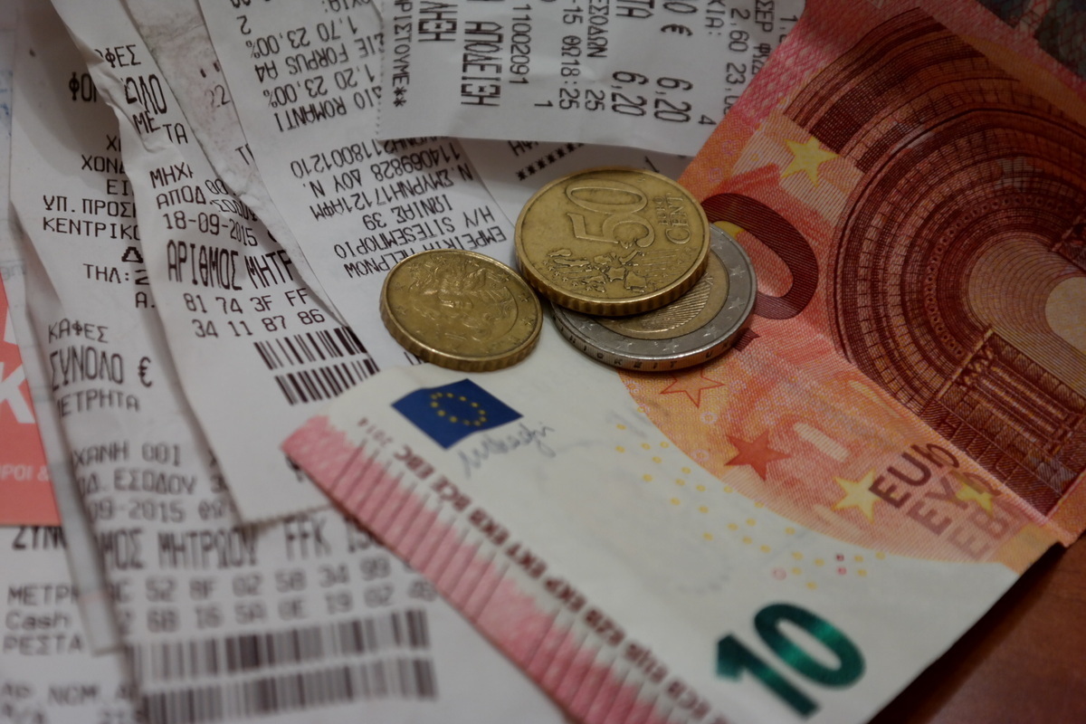 Διευκρινίσεις από το υπουργείο Οικονομικών για την έκπτωση φόρου των 2.000 ευρώ