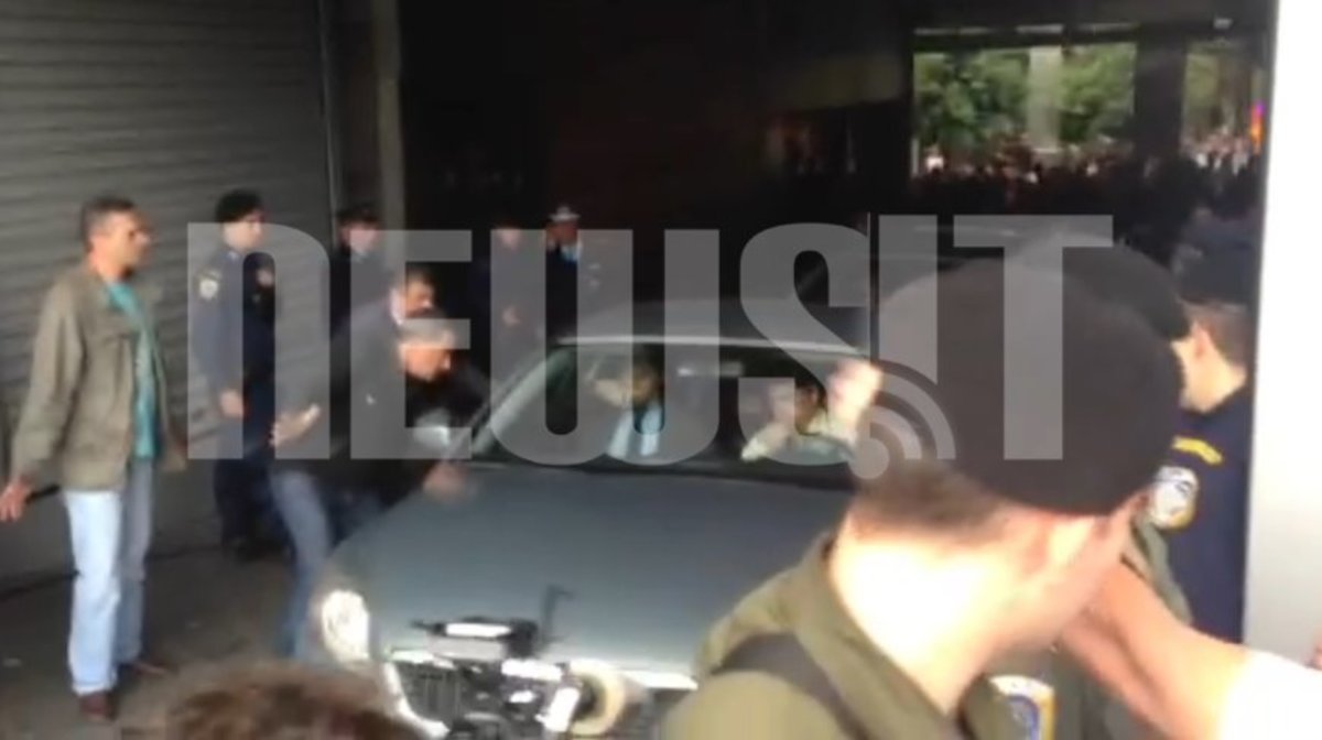 Αποδοκιμασίες για τρόικα