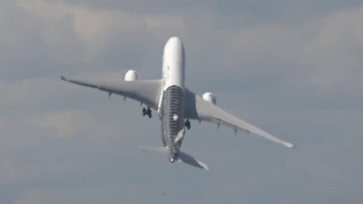 Απίστευτη… κάθετη απογείωση Airbus A350! BINTEO