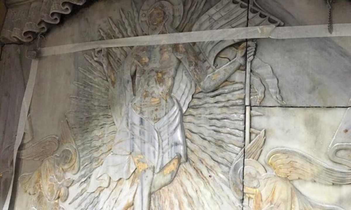 Η αποκάλυψη της πλάκας του Παναγίου Τάφου