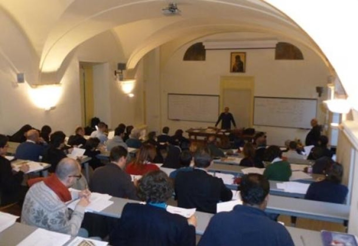 Μαθαίνοντας ελληνικά στα στελέχη του Βατικανού!