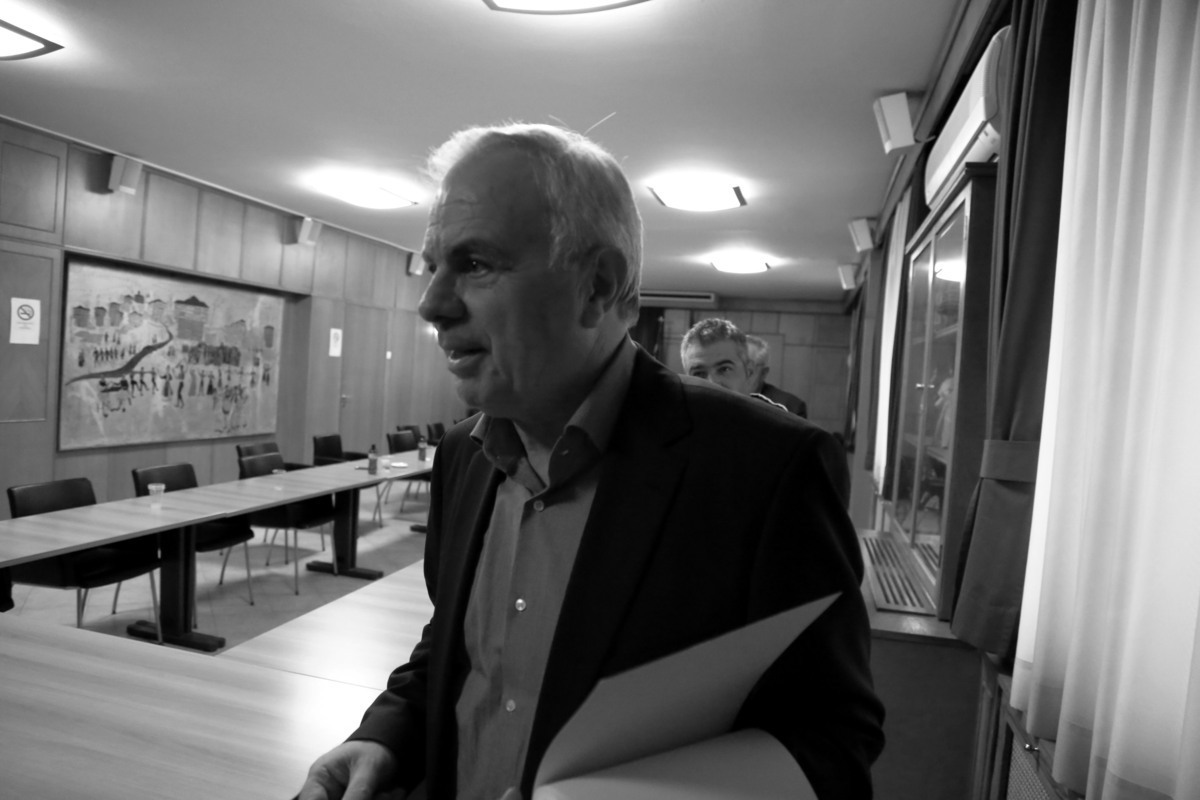 Ευφυέστατο! Πως η πρώτη φορά αριστερά ρίχνει του κουτόφραγκους…