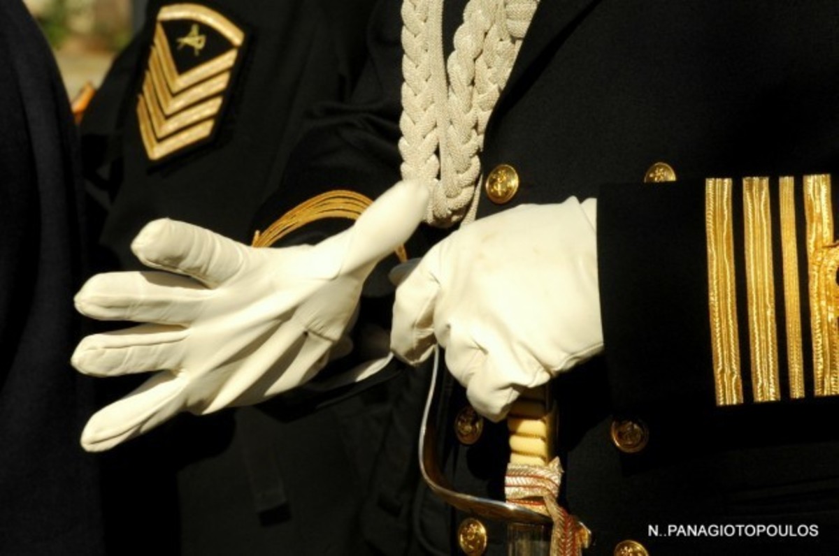 Απόστρατοι: Η ΧΑ θέλει να ρίξει ναζιστικό δηλητήριο στις Ένοπλες Δυνάμεις