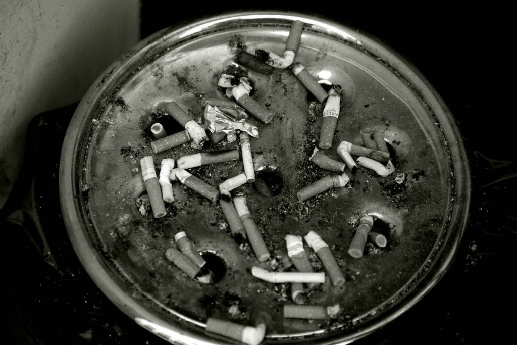 Ο κρυφός εφιάλτης ενός αποτσίγαρου – Ο ασύλληπτος κίνδυνος που υπάρχει