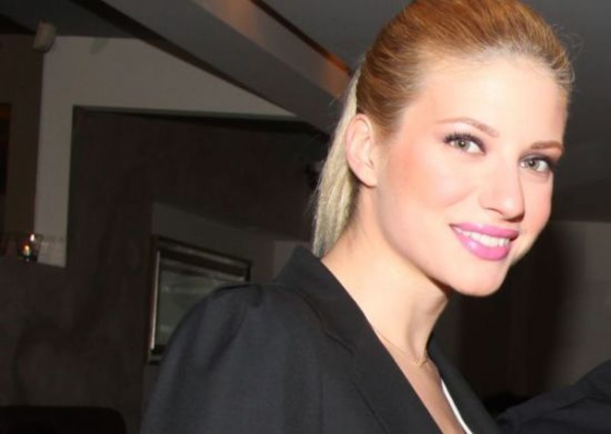 Η Ευαγγελία Αραβανή ποζάρει χωρίς ίχνος make up!