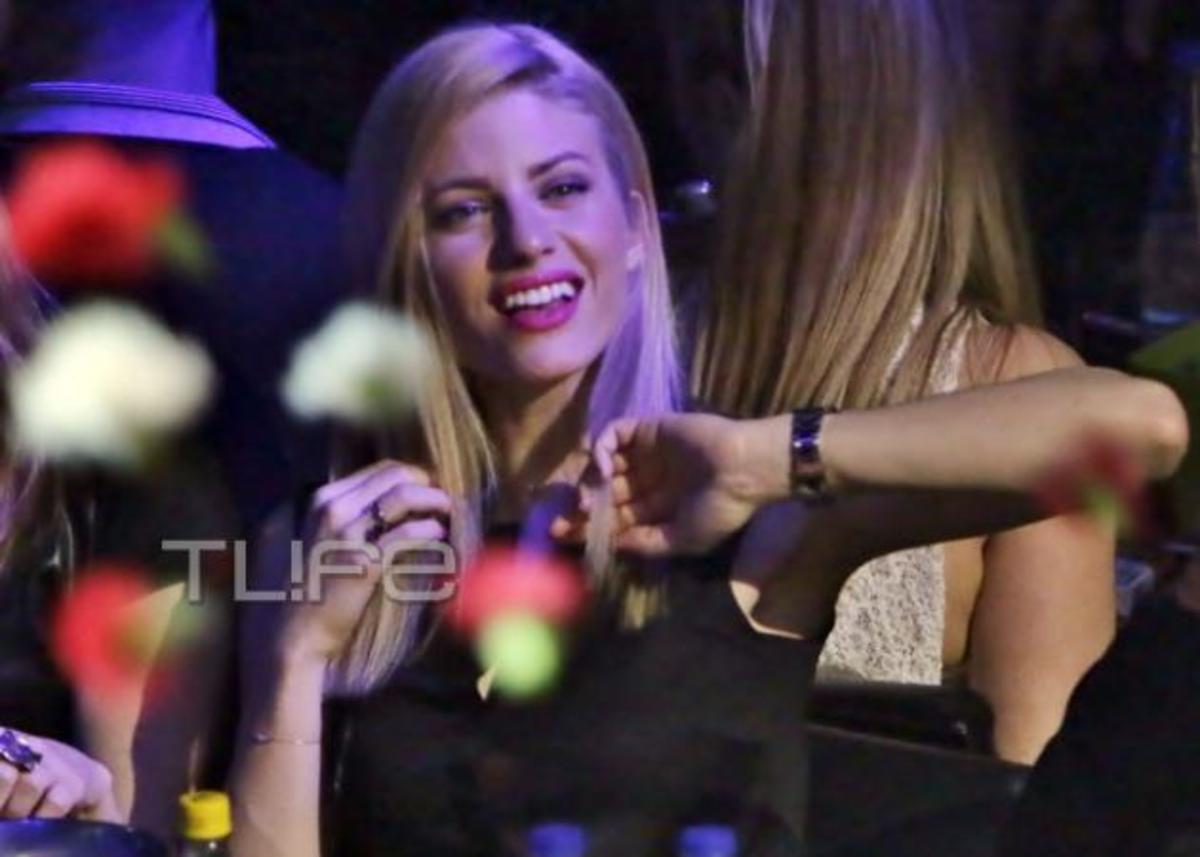 Περνά και μόνη της καλά η Αραβανή – Ξεφάντωσε σε βραδινή της έξοδο!