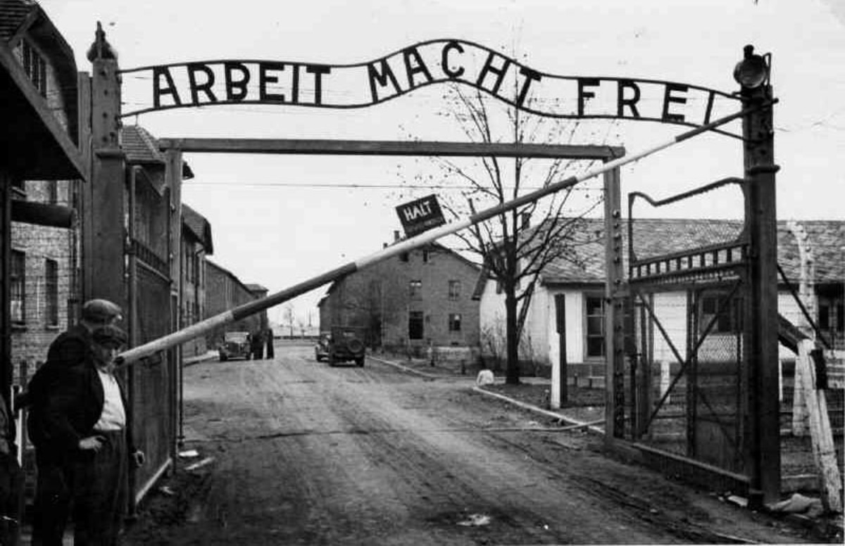 32 μήνες φυλάκιση για την κλοπή από το Αουσβιτς της ανατριχιαστικής επιγραφής “Arbeit macht frei”
