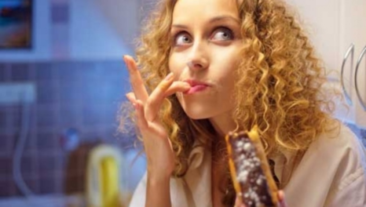 Έτσι θα μειώσετε την επιθυμία για κάτι γλυκό αργά το βράδυ