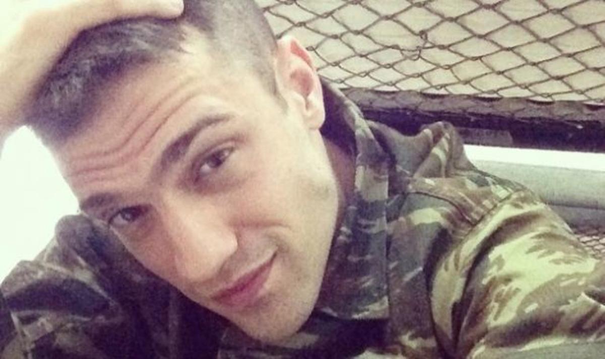 Κωνσταντίνος Αργυρός: Έτσι περνά τα βράδια στο στρατό!