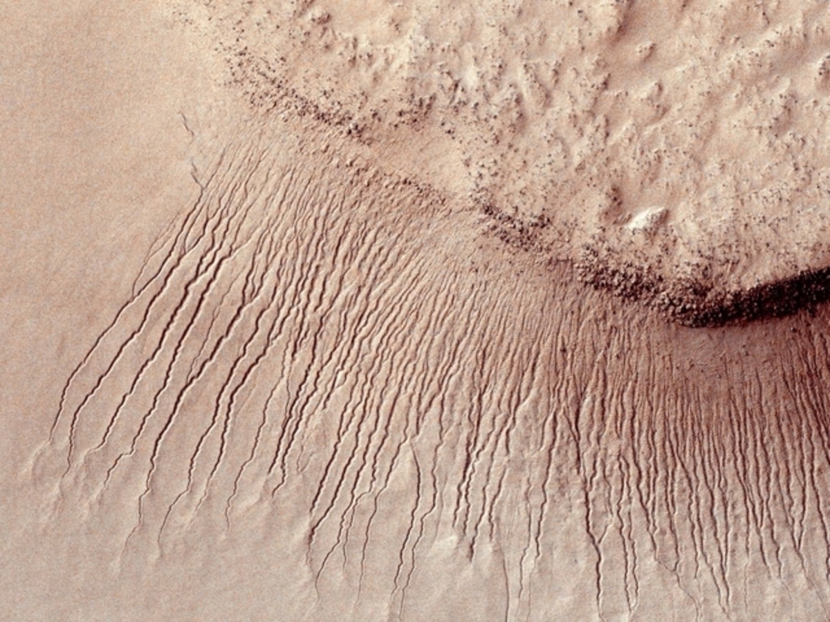 NASA Live: Βρήκαν τρεχούμενο νερό στον Άρη! “Μπορεί να υπάρχει ζωή ακόμη και τώρα στον πλανήτη”!