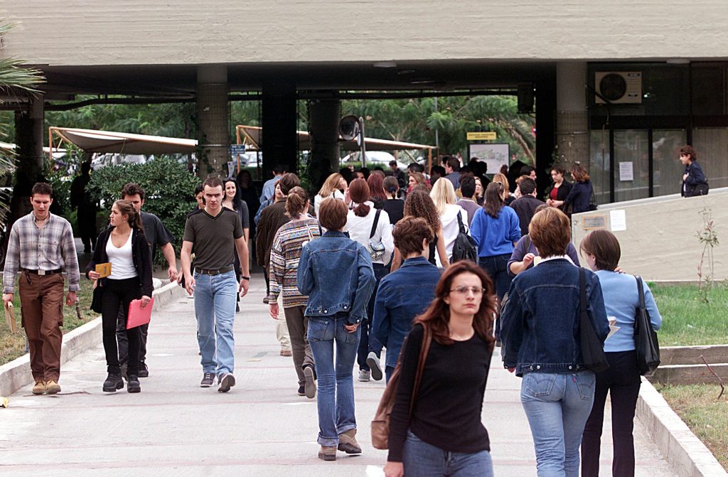 Δύο συλλήψεις για μικροποσότητα χασίς στο προαύλιο του ΑΠΘ